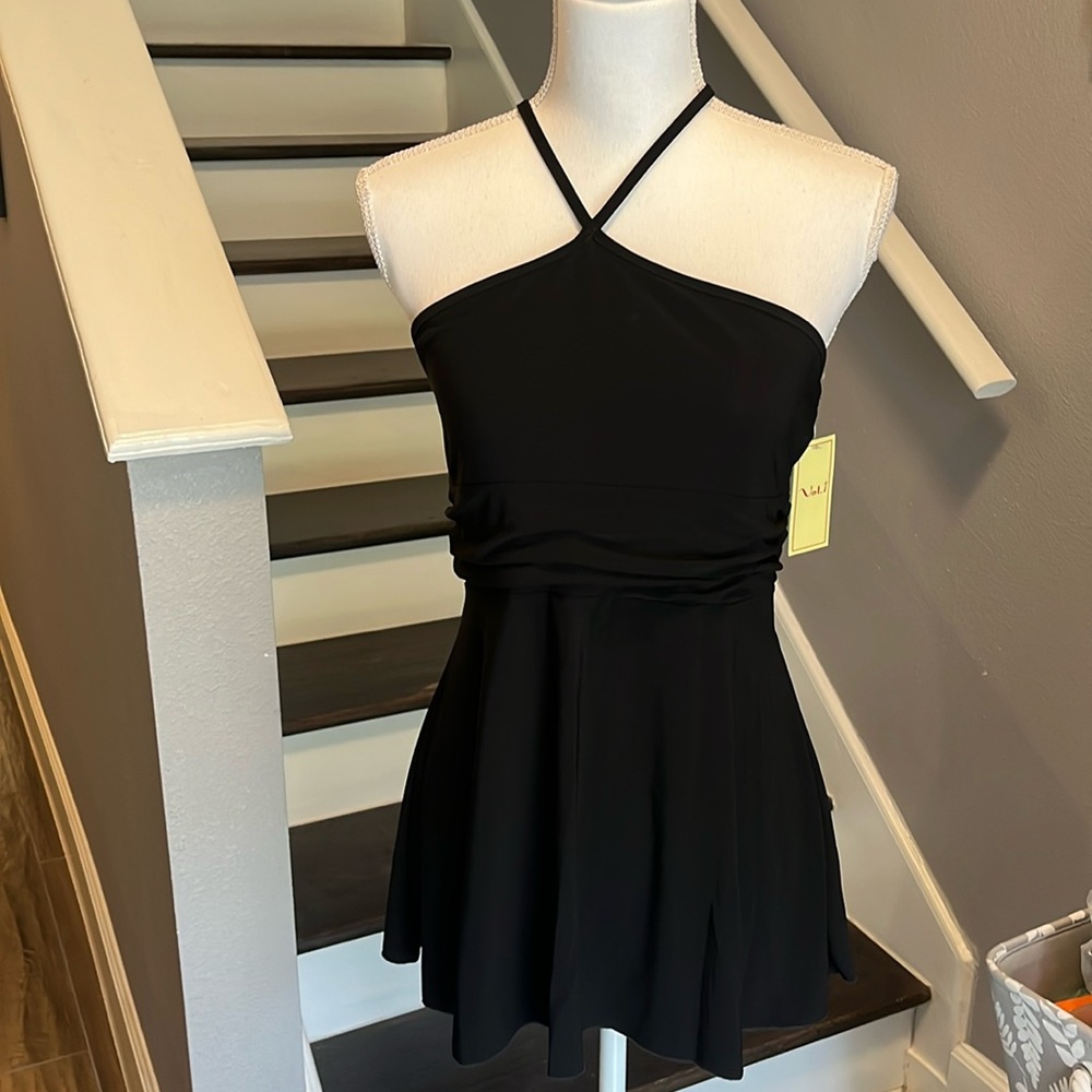 Vol 1 NWT Black top with straps. Gathered Accent Band around front & back. Lg